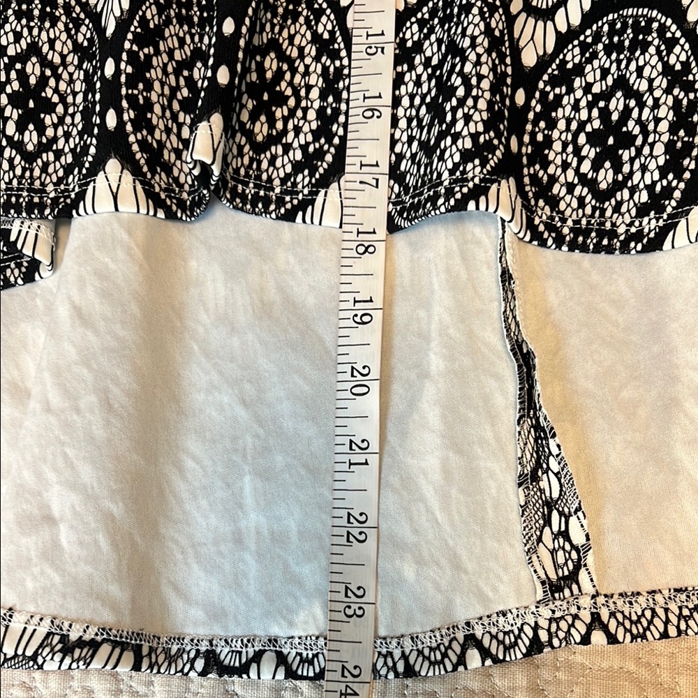 Torrid Women’s Size 2 Black and White High-Low A-Line Lace Skirt - Picture 8 of 8